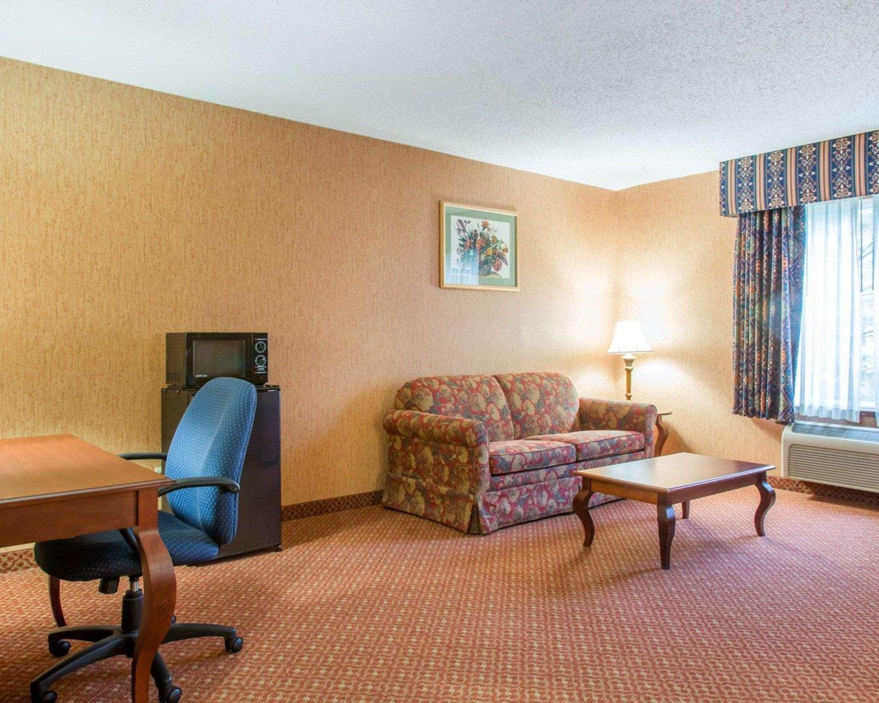 Quality Inn & Suites Меридън Екстериор снимка